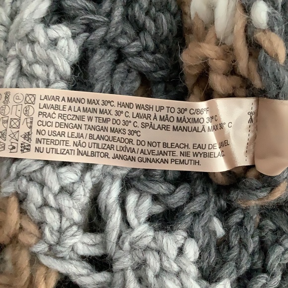 MASSIMO DUTTI SIZE SMALL CROCHET PONCHO ITALIAN YARN ALPACA WOOL BLEND FRING - Picture 9 of 10